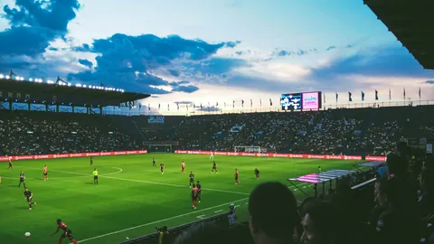 AC米兰与国际米兰1-1战平，劳塔罗错失点球托纳利制造乌龙球